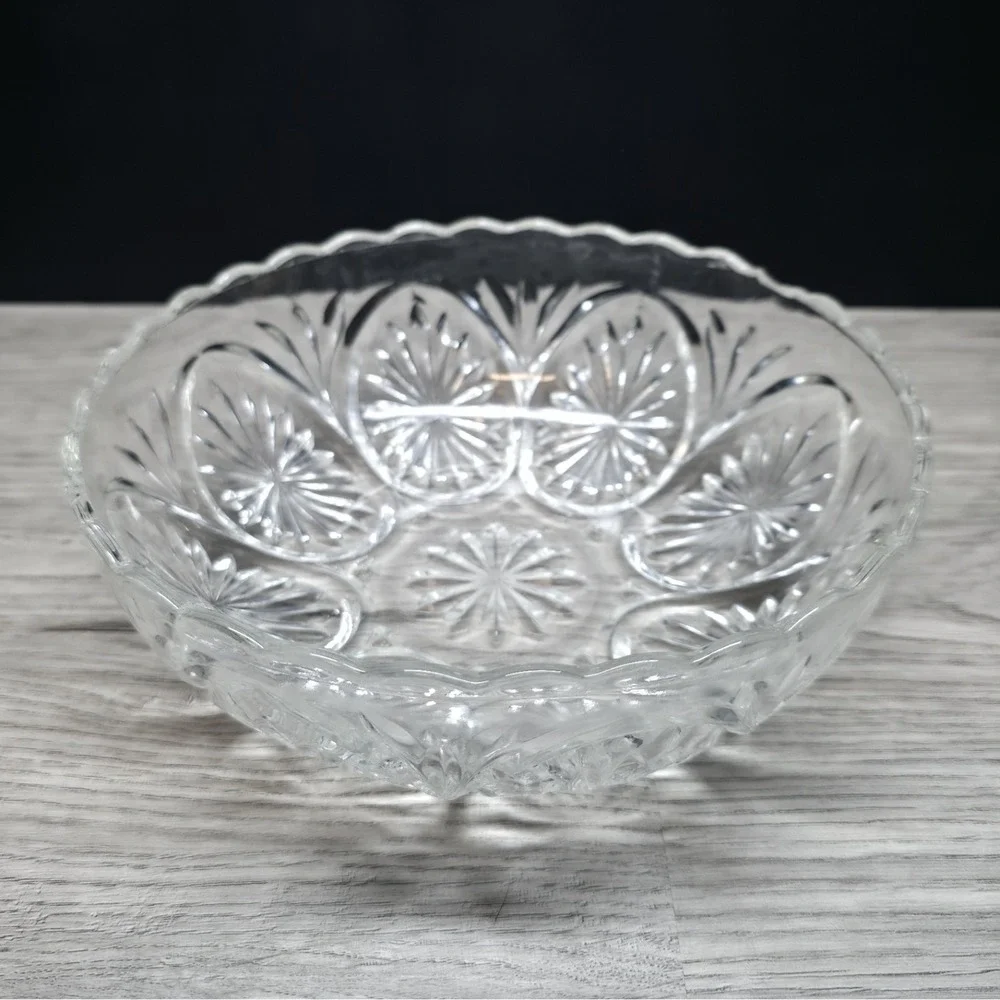 Beautiful Vintage Anchor Hocking Clear Glass Serving Bowl - 8